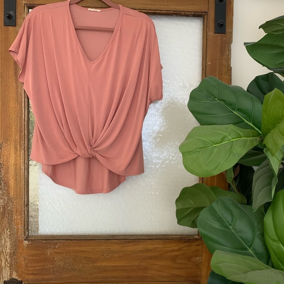 Dusty rose t-shirt with knot detail - Picture 3 of 5